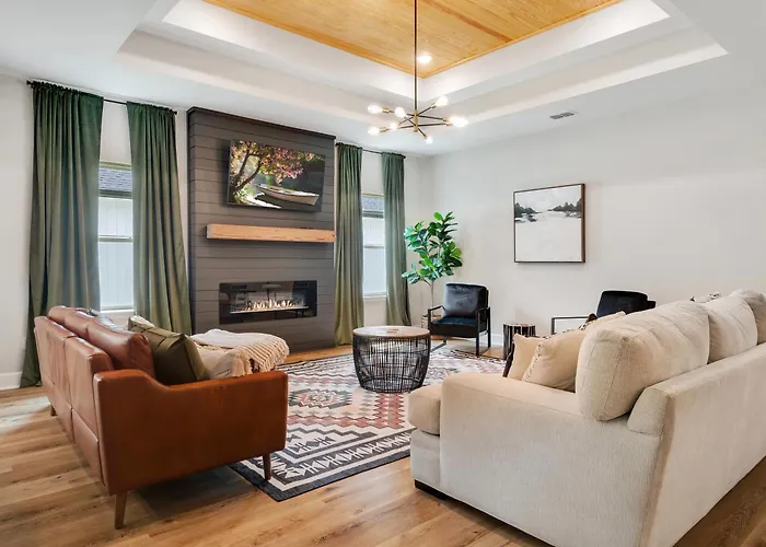 New Take On Midtown Modern Holiday home *