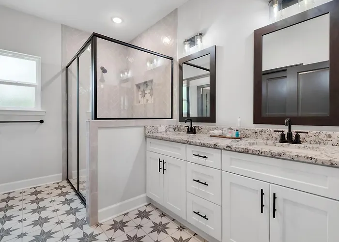 New Take On Midtown Modern Holiday home *