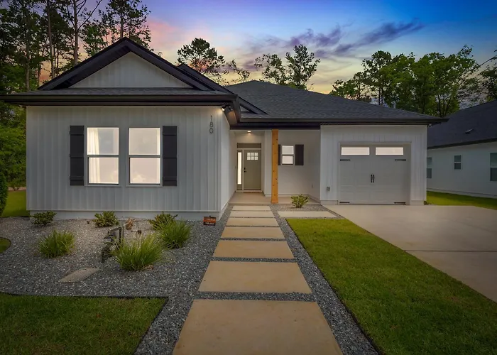 New Take On Midtown Modern Holiday home *